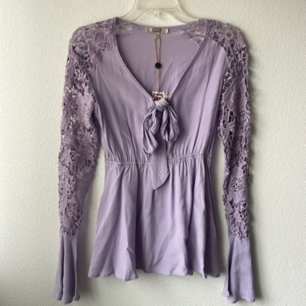 NWT Gimmicks top lilac lace v neck babydoll trumpet sleeves XS